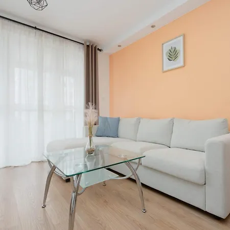 Stylish With A Balcony In Close To The Airport By Renters Apartment Warschau
