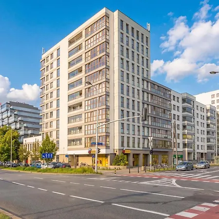 Stylish With A Balcony In Close To The Airport By Renters