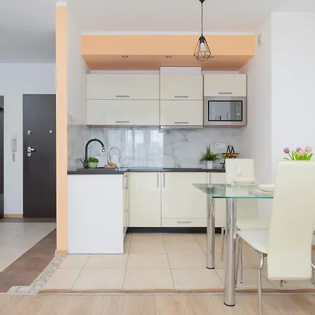 Apartment Stylish With A Balcony In Close To The Airport By Renters *