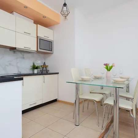 Appartement Stylish With A Balcony In Close To The Airport By Renters *