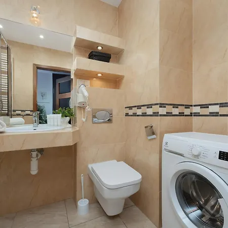 Apartment Stylish With A Balcony In Close To The Airport By Renters *