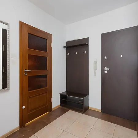 Apartment Stylish With A Balcony In Close To The Airport By Renters Warschau