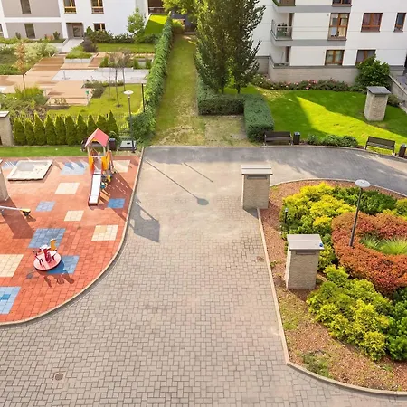 Stylish With A Balcony In Close To The Airport By Renters