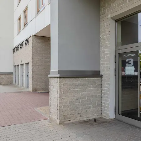 Apartment Stylish With A Balcony In Close To The Airport By Renters