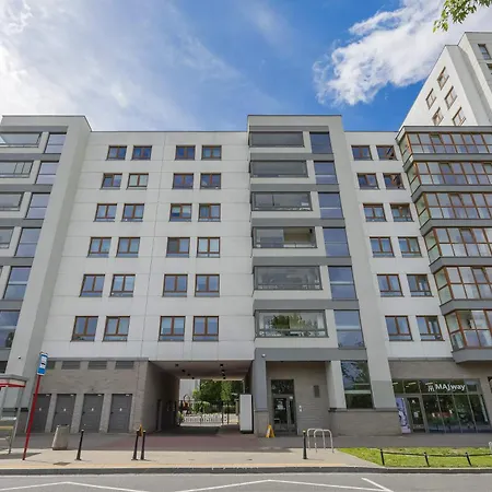 Apartment Stylish With A Balcony In Close To The Airport By Renters *